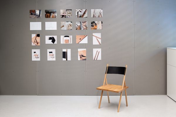 
        Foto der Abschlussarbeit »stick stuck« von Iris Franziska Papst. Semester: Sommer 2022. Abteilung: Industrial Design. Werksangabe: Sitzmöbel. Universität für angewandte Kunst Wien.
      