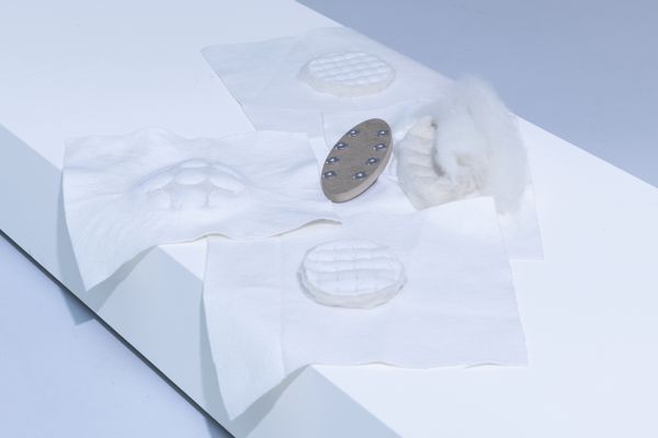 
        Foto der Abschlussarbeit »What we felt« von Lilian Marie Furrer. Semester: Sommer 2026. Abteilung: Industrial Design. Werksangabe: Wool object series (fashion, furniture & packaging)
Bilder/images: © die Angewandte, 2026, Daniela Trost, CC-BY-NC-ND-4.0. Universität für angewandte Kunst Wien.
      