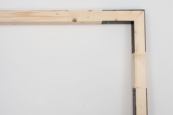 
        Foto der Abschlussarbeit »Notes on Stage Set: Note II & III« von Felix [Maier] Siegl. Semester: Sommer 2024. Abteilung: Cross-Disciplinary Strategies. Werksangabe: Note II, installation, 200 x 777 x 9 cm, spruce, steel, muslin; Note III, performance, approx. 35 min., originally performed 26 June 2024. Universität für angewandte Kunst Wien.
      