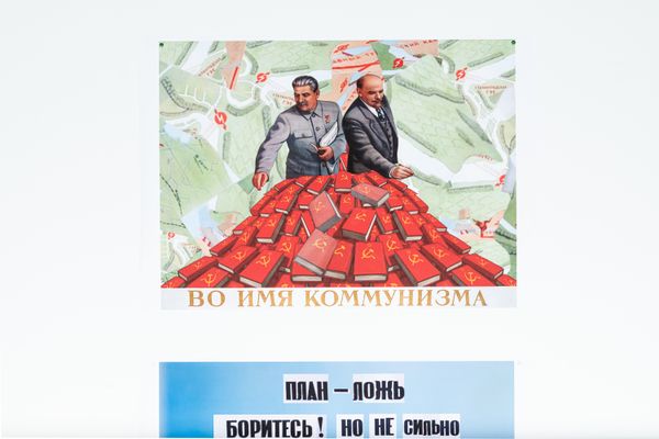 
        Foto der Abschlussarbeit »Designing the Red Dream: A Visual and Historical Analysis of Socialist Realist Propaganda« von Marius  Balan. Semester: Sommer 2025. Abteilung: Cross-Disciplinary Strategies. Werksangabe: Poster series. Universität für angewandte Kunst Wien.
      