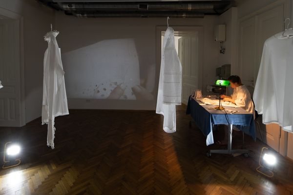 
        Foto der Abschlussarbeit »Sticken statt Ficken. Sublimierung der weiblichen Sexualität im Bürgertum des 19. Jahrhunderts.« von Eve Sarge . Semester: Winter 2023/24. Abteilung: Design, Materielle Kultur und Experimentelle Praxis – DEX. Werksangabe: –. Universität für angewandte Kunst Wien.
      