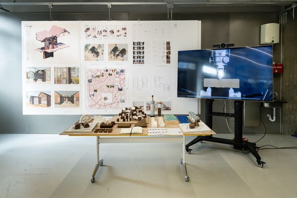 
        Foto der Abschlussarbeit »The Loop« von Orsolya Kacso. Semester: Sommer 2025. Abteilung: Architekturentwurf 2. Werksangabe: Immersive material research: ferrock models, typology studies, documentary videos, technical details. Universität für angewandte Kunst Wien.
      