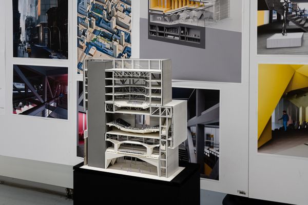 Foto der Abschlussarbeit »Dance Hub: Reimagining a Dance Center for the 21st Century« von Tomaž Roblek. Semester: Sommer 2024. Abteilung: Architekturentwurf 2. Werksangabe: Circulation diagram, animated section, renderings, physical model. Universität für angewandte Kunst Wien.