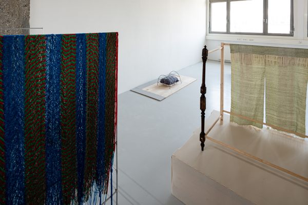 Foto der Abschlussarbeit »Beds, Scenes, and Notes« von Vanessa Schmidt. Semester: Sommer 2022. Abteilung: Malerei. Werksangabe: 2022, Installation. Universität für angewandte Kunst Wien.