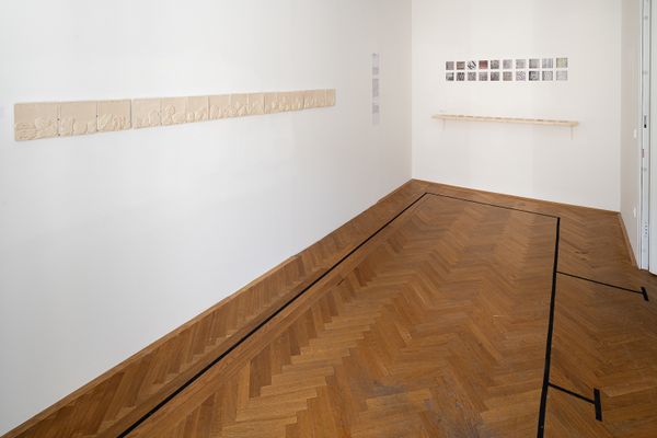 Foto der Abschlussarbeit »Tactizine. The things we sense« von Omry Batkilin. Semester: Sommer 2024. Abteilung: Social Design – Arts as Urban Innovation. Werksangabe: Ceramic installation. Universität für angewandte Kunst Wien.