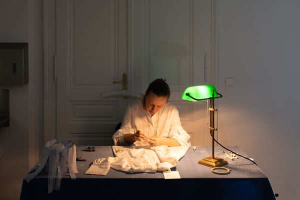 
        Foto der Abschlussarbeit »Sticken statt Ficken. Sublimierung der weiblichen Sexualität im Bürgertum des 19. Jahrhunderts.« von Eve Sarge . Semester: Winter 2023/24. Abteilung: Design, Materielle Kultur und Experimentelle Praxis – DEX. Werksangabe: –. Universität für angewandte Kunst Wien.
      
