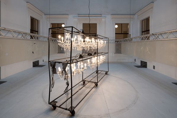 
        Foto der Abschlussarbeit »LIGHT YELLOW GAZE 9202-104***« von Valentin Hämmerle. Semester: Winter 2022/23. Abteilung: Bühnen- & Filmgestaltung. Werksangabe: Installation, 2022. Universität für angewandte Kunst Wien.
      