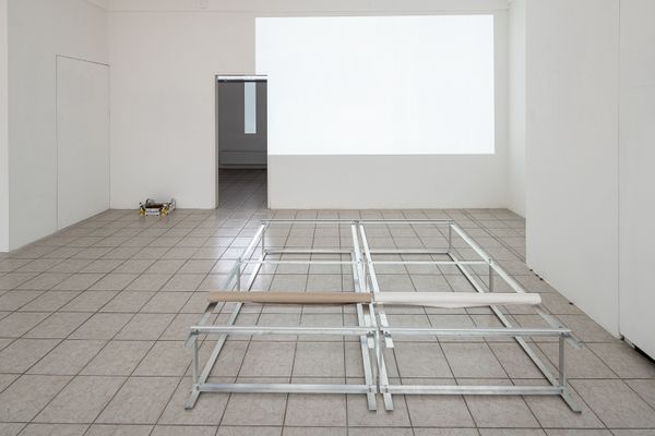 
        Foto der Abschlussarbeit »envelope« von Aaron Amar Bhamra. Semester: Sommer 2023. Abteilung: Transmediale Kunst. Werksangabe: 2023, installation. Universität für angewandte Kunst Wien.
      