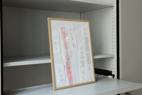 
        Foto der Abschlussarbeit »non(camera)« von Sami Idrissi. Semester: Sommer 2023. Abteilung: Cross-Disciplinary Strategies. Werksangabe: Installation, Research Paper. Universität für angewandte Kunst Wien.
      