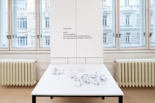 
        Foto der Abschlussarbeit »Katla« von Felicia Celine Gulda. Semester: Winter 2023/24. Abteilung: Cross-Disciplinary Strategies. Werksangabe: Installation. Universität für angewandte Kunst Wien.
      