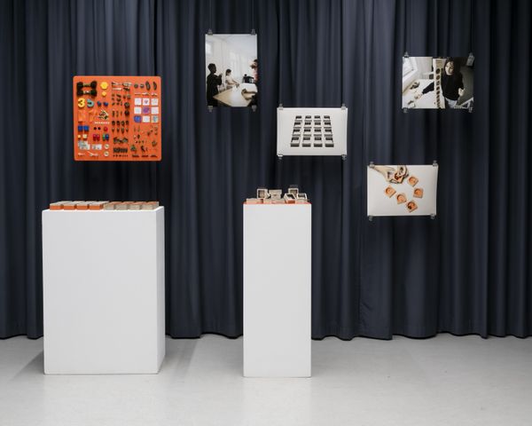 
        Foto der Abschlussarbeit »collect(ive) treasures – a tool for playful inclusion« von Mia Tešić. Semester: Sommer 2026. Abteilung: Design Investigations. Werksangabe: Analoges Spiel, multimediale Installation
Bilder/images: © die Angewandte, 2026, Vincent Forstenlechner, CC-BY-NC-ND-4.0. Universität für angewandte Kunst Wien.
      