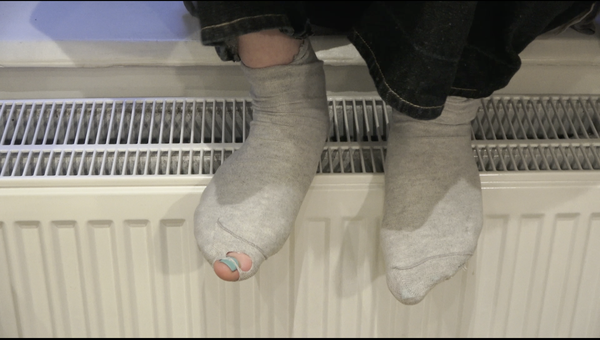 
        Foto der Abschlussarbeit »Woman as lmperative: Killing the Angel in the House« von Fanny Marie Dobler. Semester: Sommer 2026. Abteilung: Cross-Disciplinary Strategies. Werksangabe: Video Installation
Bild/image 1: © die Angewandte, 2026, Giorgio Flagranti, CC-BY-NC-ND-4.0, Bilder / images 2, 3, 4: Filmstills © Fanny Dobler. Universität für angewandte Kunst Wien.
      