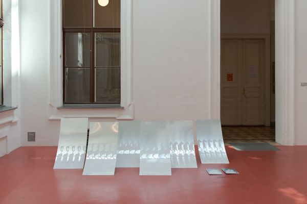
        Foto der Abschlussarbeit »Weight of Absence: Deconstructing Monumental Permanence Through Ephemeral Materiality« von Helin Özdemir. Semester: Sommer 2026. Abteilung: Cross-Disciplinary Strategies. Werksangabe: Multimedia installation
Bilder/images: © die Angewandte, 2026, Giorgio Flagranti, CC-BY-NC-ND-4.0. Universität für angewandte Kunst Wien.
      