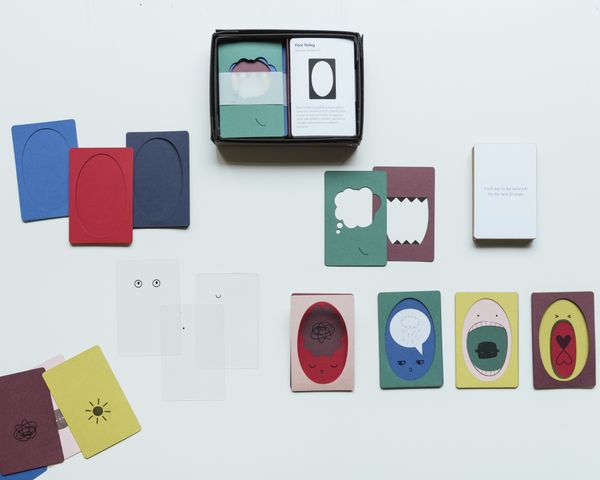 Foto der Abschlussarbeit »Face Today – What am I doing here?« von Maria Schweiger. Semester: Winter 2025/26. Abteilung: Design Investigations. Werksangabe: Analogue card game; Images: © die Angewandte, 2026, ohotos: Vincent Forstenlechner, CC-BY-NC-ND-4.0. Universität für angewandte Kunst Wien.