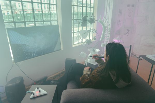 
        Foto der Abschlussarbeit »unknot« von Gökçe Elif Göbüt. Semester: Winter 2025/26. Abteilung: Experimental Game Cultures. Werksangabe: Multimedia art installation; Images: © die Angewandte, 2026, photos: Erli Grünzweil, CC-BY-NC-ND-4.0. Universität für angewandte Kunst Wien.
      