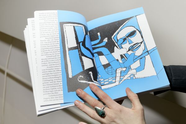 
        Foto der Abschlussarbeit »Himmel und Hölle« von Dominika Huber. Semester: Winter 2025/26. Abteilung: Kommunikationsdesign. Werksangabe: Buch; Bilder: © die Angewandte, 2026, Fotos: Erli Grünzweil, CC-BY-NC-ND-4.0
. Universität für angewandte Kunst Wien.
      