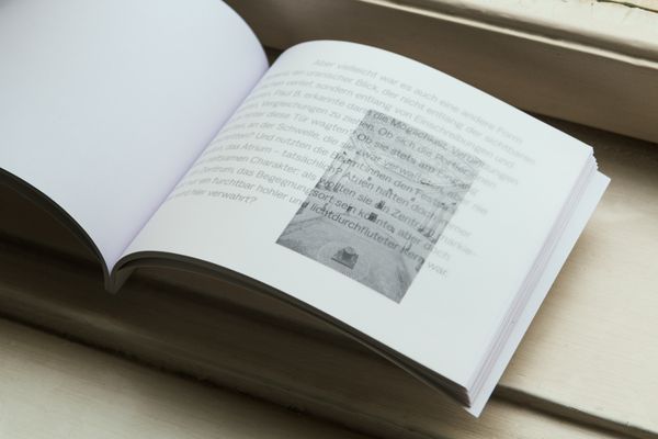 
        Foto der Abschlussarbeit »Heridas Abiertas, Interstellar Crossings: Embodied Topologies in Anzaldúa's Borderlands and Preciado's Uranus« von David Johannes Gees. Semester: Winter 2025/26. Abteilung: Cross-Disciplinary Strategies. Werksangabe: Scientific Paper, installation; Bilder: © die Angewandte, 2026, Fotos: Erli Grünzweil, CC-BY-NC-ND-4.0. Universität für angewandte Kunst Wien.
      