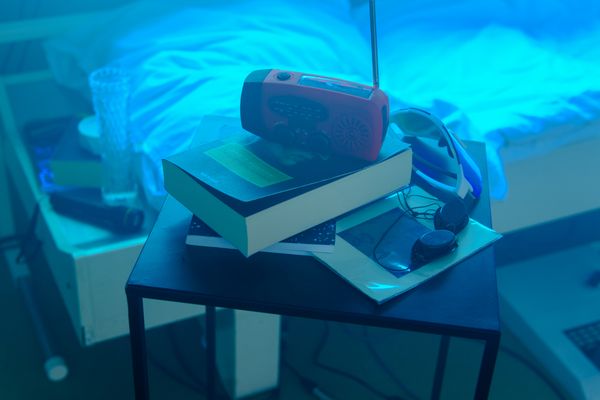 
        Foto der Abschlussarbeit »sun bed« von Janine Scheer-Erb. Semester: Winter 2025/26. Abteilung: Experimental Game Cultures. Werksangabe: Multimedia installation & performance; Images: © die Angewandte, 2026, photos: Erli Grünzweil, CC-BY-NC-ND-4.0. Universität für angewandte Kunst Wien.
      