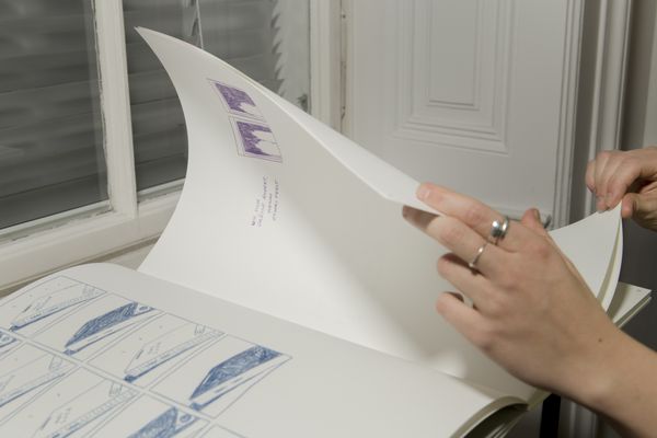 
        Foto der Abschlussarbeit »Anders werden — Erzählungen über Trauer« von Laura Besler. Semester: Winter 2025/26. Abteilung: Kommunikationsdesign. Werksangabe: Buchprojekt; Bilder: © die Angewandte, 2026, Fotos: Erli Grünzweil, CC-BY-NC-ND-4.0. Universität für angewandte Kunst Wien.
      