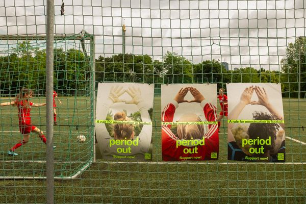 
        Foto der Abschlussarbeit »period out« von Nadine Jochum. Semester: Sommer 2026. Abteilung: Kommunikationsdesign. Werksangabe: Kampagne, Website, Social Media, Sticker, Merchandise
Bild 1-4/image 1-4: © Nadine Jochum, 2026
Bild 5/image 5: © die Angewandte, 2026, Daniela Trost, CC-BY-NC-ND-4.0. Universität für angewandte Kunst Wien.
      