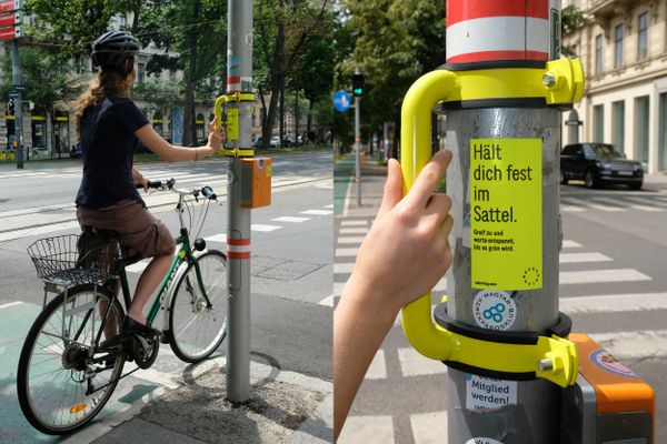 
        Foto der Abschlussarbeit »Radschlag « von Katharina Anna Steiner. Semester: Sommer 2026. Abteilung: Kommunikationsdesign. Werksangabe: Kampagne mit Aufklebern, Plakaten, Website und Instagram-Kanal; zwei Prototypen für Haltegriffe aus pulverbeschichtetem Stahl
Bilder 1, 2, 4/images 1, 2, 4: © Katharina Anna Steiner, 2026
Bild 3/image 3: © die Angewandte, 2026, Daniela Trost, CC-BY-NC-ND-4.0. Universität für angewandte Kunst Wien.
      