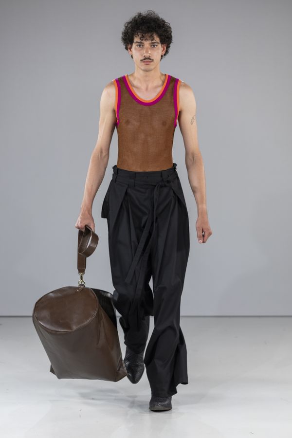 Foto der Abschlussarbeit »In my own process« von Olivia Jochum. Semester: Sommer 2025. Abteilung: Mode. Werksangabe: Fashion collection, images: © Mario Ilic. Universität für angewandte Kunst Wien.