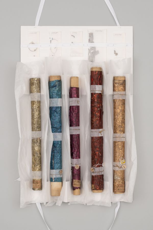 
        Foto der Abschlussarbeit »Moiré Métallique im Biedermeier: Herstellungstechnik, Materialität und Restaurierung von lüstrierten Stanniolfolien aus dem Technischen Museum Wien« von Katharina Anna Wiesinger. Semester: Sommer 2026. Abteilung: Konservierung und Restaurierung. Werksangabe: k. A.
Bilder/images: © TMW Martina Fließer, © Christoph Schleßmann. Universität für angewandte Kunst Wien.
      