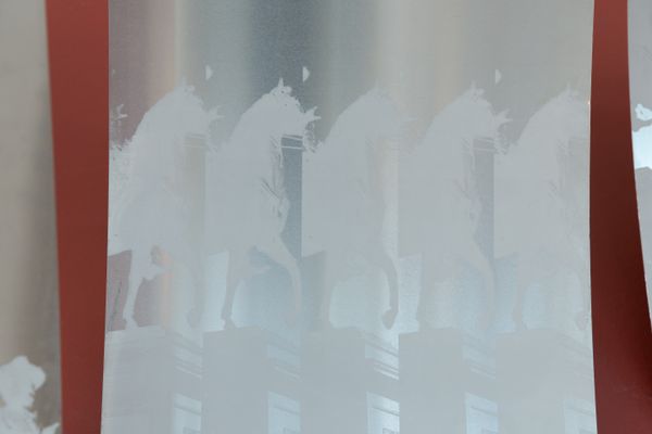 
        Foto der Abschlussarbeit »Weight of Absence: Deconstructing Monumental Permanence Through Ephemeral Materiality« von Helin Özdemir. Semester: Sommer 2026. Abteilung: Cross-Disciplinary Strategies. Werksangabe: Multimedia installation
Bilder/images: © die Angewandte, 2026, Giorgio Flagranti, CC-BY-NC-ND-4.0. Universität für angewandte Kunst Wien.
      