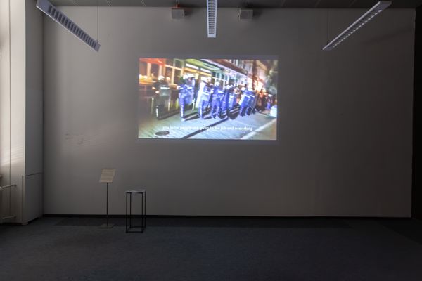 Foto der Abschlussarbeit »More Than a Spectacle: The Transnational Legitimization of Serbian Student Protests in Austrian Media« von Filip Grujic. Semester: Sommer 2026. Abteilung: Cross-Disciplinary Strategies. Werksangabe: Video installation
Bilder/images: © die Angewandte, 2026, Giorgio Flagranti, CC-BY-NC-ND-4.0 . Universität für angewandte Kunst Wien.