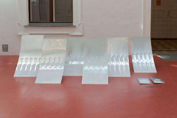 
        Foto der Abschlussarbeit »Weight of Absence: Deconstructing Monumental Permanence Through Ephemeral Materiality« von Helin Özdemir. Semester: Sommer 2026. Abteilung: Cross-Disciplinary Strategies. Werksangabe: Multimedia installation
Bilder/images: © die Angewandte, 2026, Giorgio Flagranti, CC-BY-NC-ND-4.0. Universität für angewandte Kunst Wien.
      