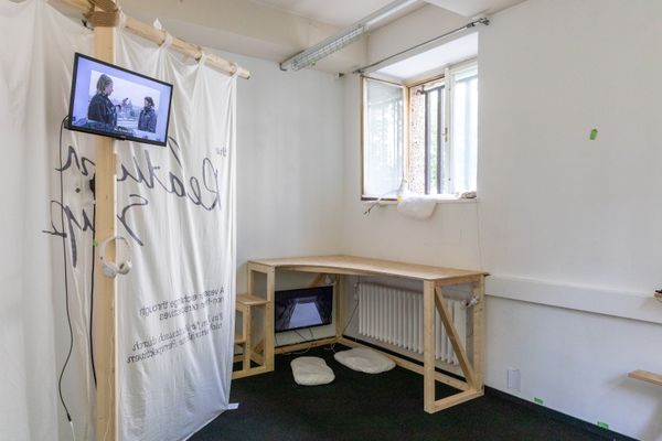 Foto der Abschlussarbeit »The Relationship« von Daniël Siegersma. Semester: Sommer 2025. Abteilung: Social Design – Arts as Urban Innovation. Werksangabe: Audio/video installation; Fotos: Daniël Siegersma. Universität für angewandte Kunst Wien.
