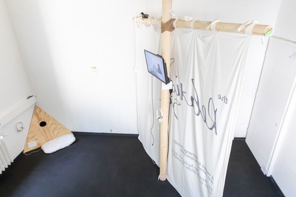 Foto der Abschlussarbeit »The Relationship« von Daniël Siegersma. Semester: Sommer 2025. Abteilung: Social Design – Arts as Urban Innovation. Werksangabe: Audio/video installation; Fotos: Daniël Siegersma. Universität für angewandte Kunst Wien.
