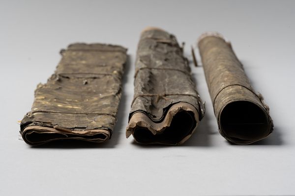 
        Foto der Abschlussarbeit »Moiré Métallique im Biedermeier: Herstellungstechnik, Materialität und Restaurierung von lüstrierten Stanniolfolien aus dem Technischen Museum Wien« von Katharina Anna Wiesinger. Semester: Sommer 2026. Abteilung: Konservierung und Restaurierung. Werksangabe: k. A.
Bilder/images: © TMW Martina Fließer, © Christoph Schleßmann. Universität für angewandte Kunst Wien.
      