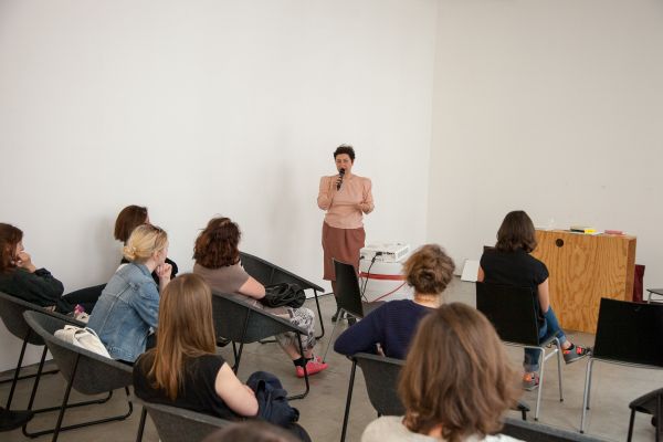 Renate Ilsinger during her lecture | Image by ©