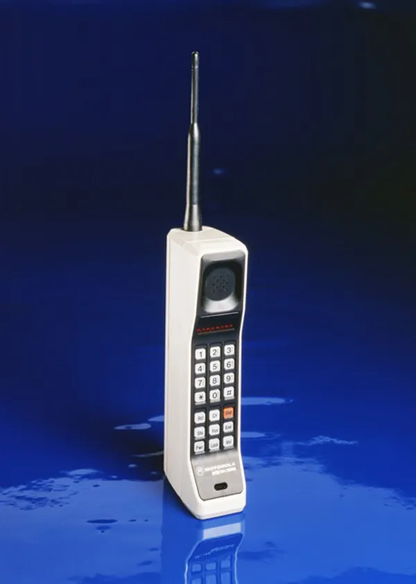 Image of a while Motorola-Dynatac-8000x 
