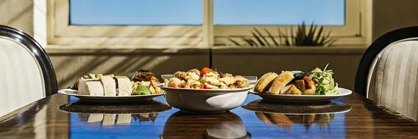 12 Best Business Meeting Lunch Ideas to Impress