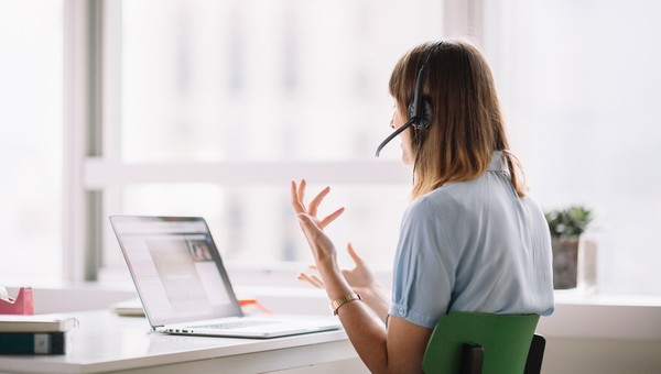ONLINE VERSUS OFFLINE TEACHING. IS ONE BETTER?