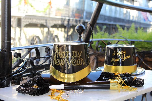 How to Plan a New Year's Eve Party: Decorations, Favors & Countdown Ideas