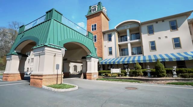 Bristol Glen 25th Anniversary Ribbon Cutting & Open House