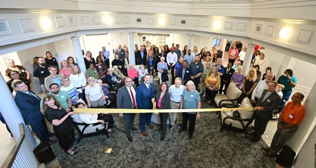 Bristol Glen Marks 25th Anniversary with Ribbon Cutting Celebrating Community Refresh 