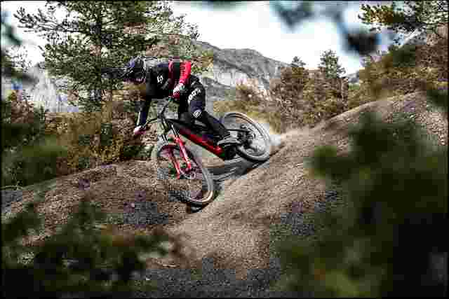 Lapierre Overvolt GLP 2 Electric Enduro Mountainbike - downhill action