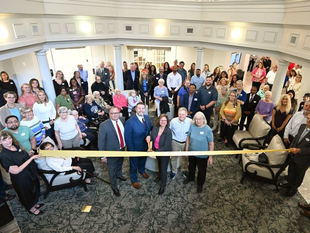Bristol Glen Marks 25th Anniversary with Ribbon Cutting Celebrating Community Refresh 