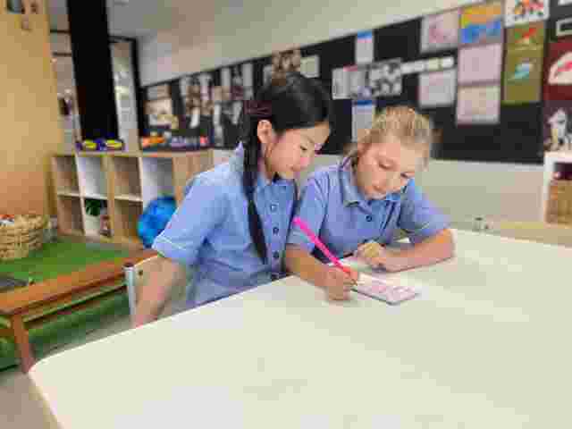 girls drawing
