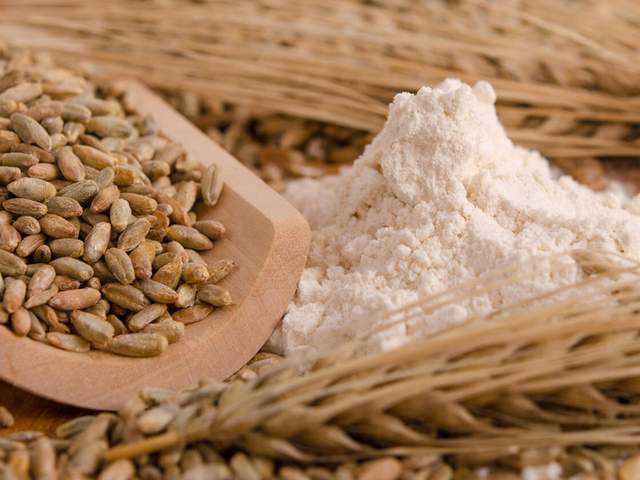 Getreide in Körner und gemahlener Form als Beispiel für Magnesiumlieferanten