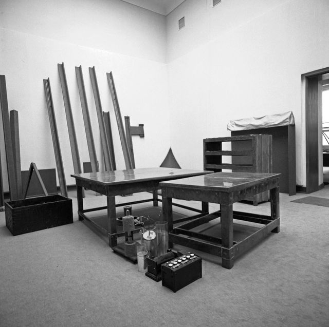 Hochspannungs-Hochfrequenz-Generator und FOND II (10 Teile), 1968, in Raum 2