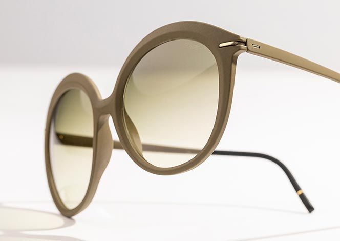 Iconic Shades, Model "Dora Three"