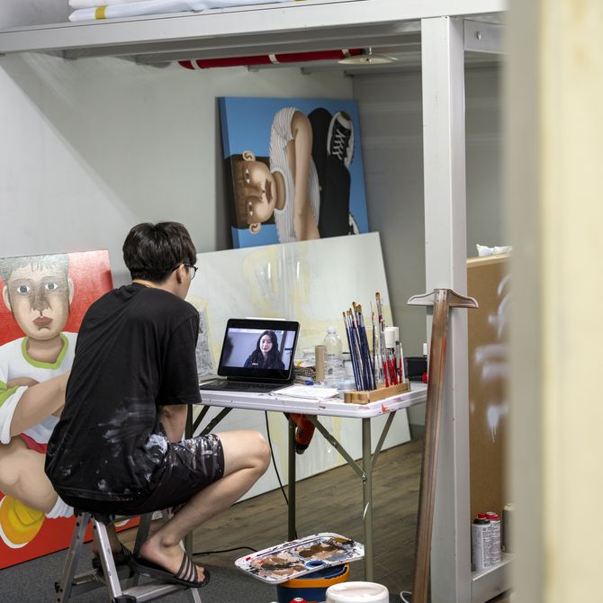Sun-Kyo watching a screen in his studio