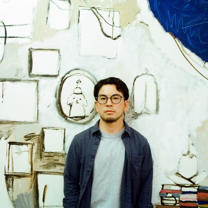 Yuichi Hirako in studio in front of painting