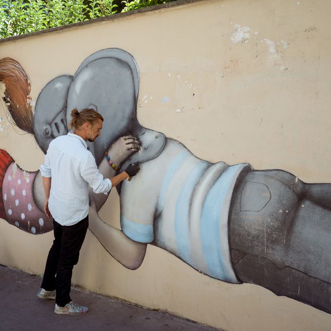 Seth Globepainter painting a wall outside