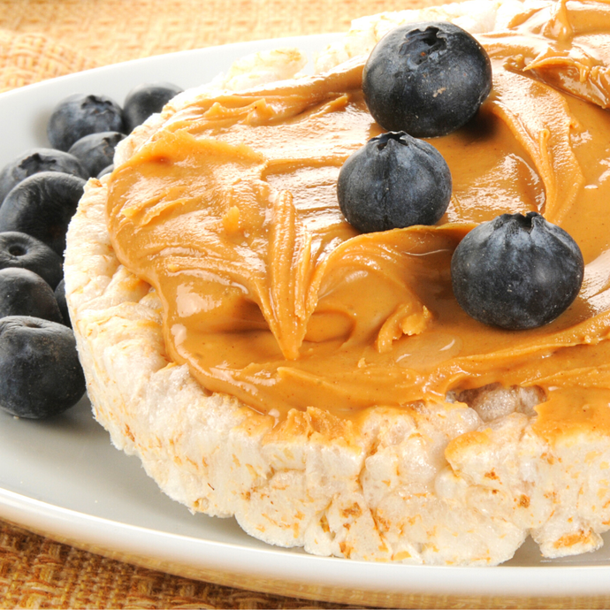 Rice cakes with peanut butter and fruit